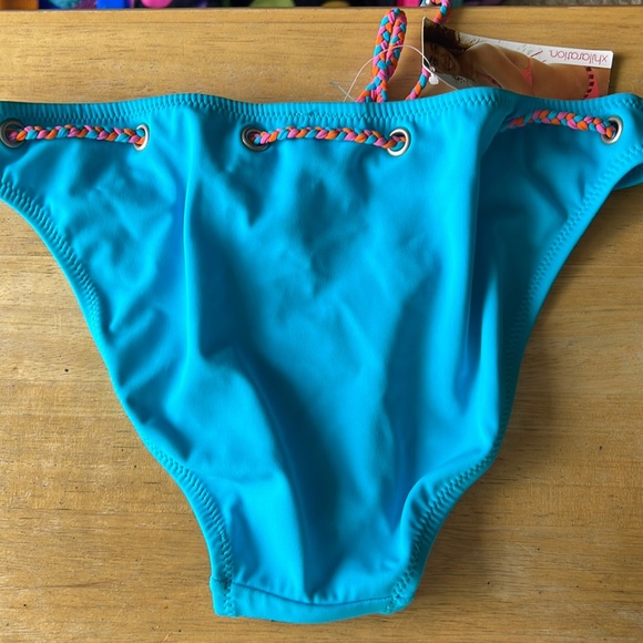 Bikini - Picture 5 of 5